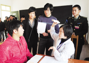 我市適齡青年踴躍報名參軍 到部隊大熔爐里鍛煉成才