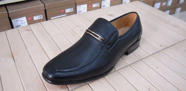 太倉正品折扣(鞋包)特賣專場2011秋款金利來皇冠沙弛袋鼠18HINO81暇布士三葉草皮爾卡丹