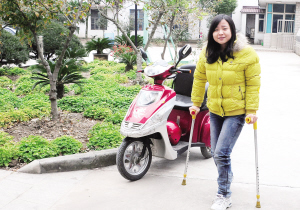 殘疾女孩袁婷學(xué)會計笑對人生