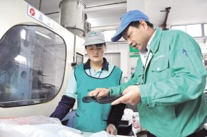 把公司建成大家的“家” 廠務(wù)經(jīng)理吳錦明注重融洽員工關(guān)系，深知員工的需求，想方設(shè)法給予幫助 