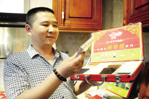 他說得最多的就是“誠信做人，踏實做事”；他的客戶成了他的好朋友和后援者——誠信為他贏得了客戶的心