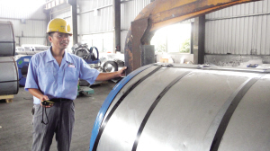 王牌行車工“一兩撥萬斤”    付衛(wèi)紅安全“行車”8年，年吊裝鋼材數(shù)萬噸