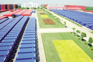 繁重的體力勞動(dòng)改成半自動(dòng)、自動(dòng)化流水線作業(yè)，單一的干貨集裝箱升級(jí)為高附加值的特殊集裝箱。隨著智慧的精彩綻放，太倉(cāng)中集集裝箱制造有限公司致力于建成高新技術(shù)企業(yè)、全球第二大集裝箱生產(chǎn)基地——中集集裝箱 “智造”全球集裝箱“綠洲工廠”