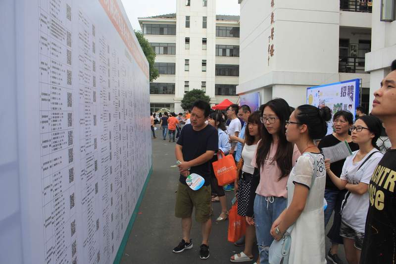 2016年太倉夏季招聘會落幕，尼伯特不敵陽光！