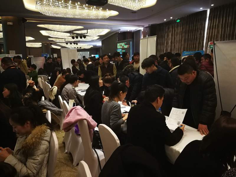 人才“擠擠”——太倉(cāng)市2018春季招聘會(huì)線下招聘會(huì)圓滿落幕