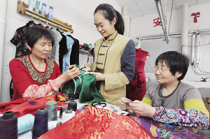 姚鴻芳——縫制旗袍成省技術(shù)能手