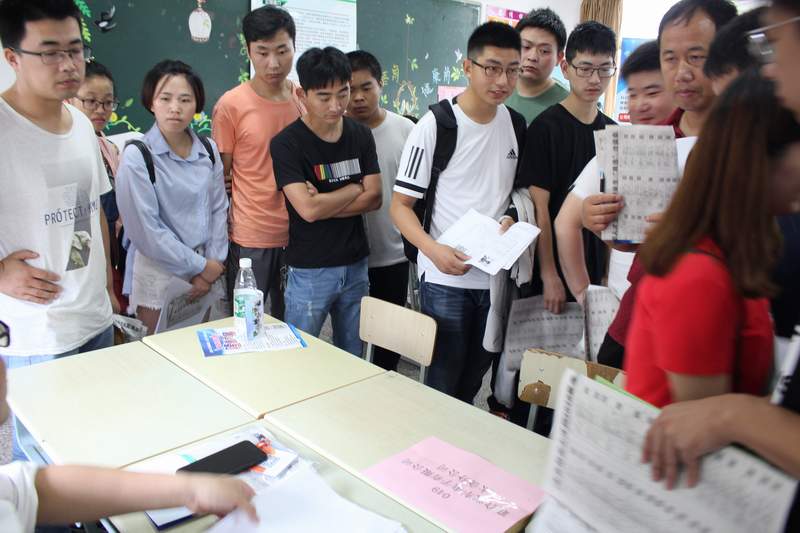 天公作美，2018太倉夏季畢業(yè)生招聘會圓滿落幕，網(wǎng)上專場繼續(xù)