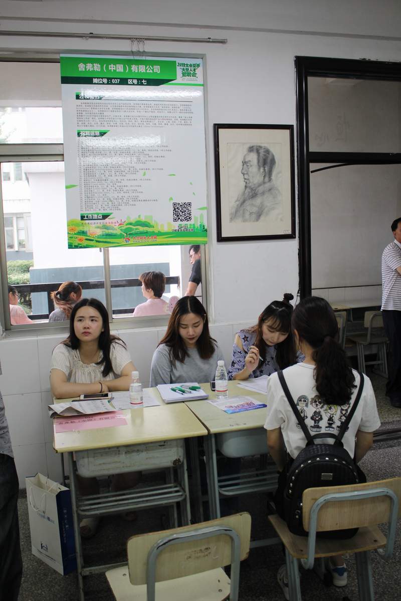 天公作美，2018太倉夏季畢業(yè)生招聘會圓滿落幕，網(wǎng)上專場繼續(xù)